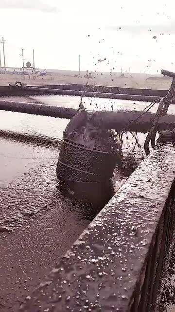 石油井喷视频,揭秘石油井喷现场惊险瞬间