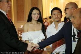 邹市明老婆英语视频,展现家庭温馨时刻