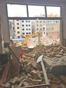 城建拆房子被砸视频,现场视频曝光引关注”